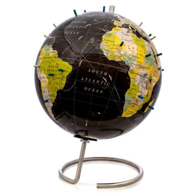 Magnetic World Globe with Magnetic Pins