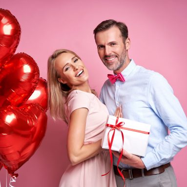 1-Year Anniversary Gifts for a Girlfriend